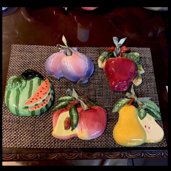 Other - 5 piece fruit kitchen set .